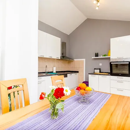 Apartment Mila *